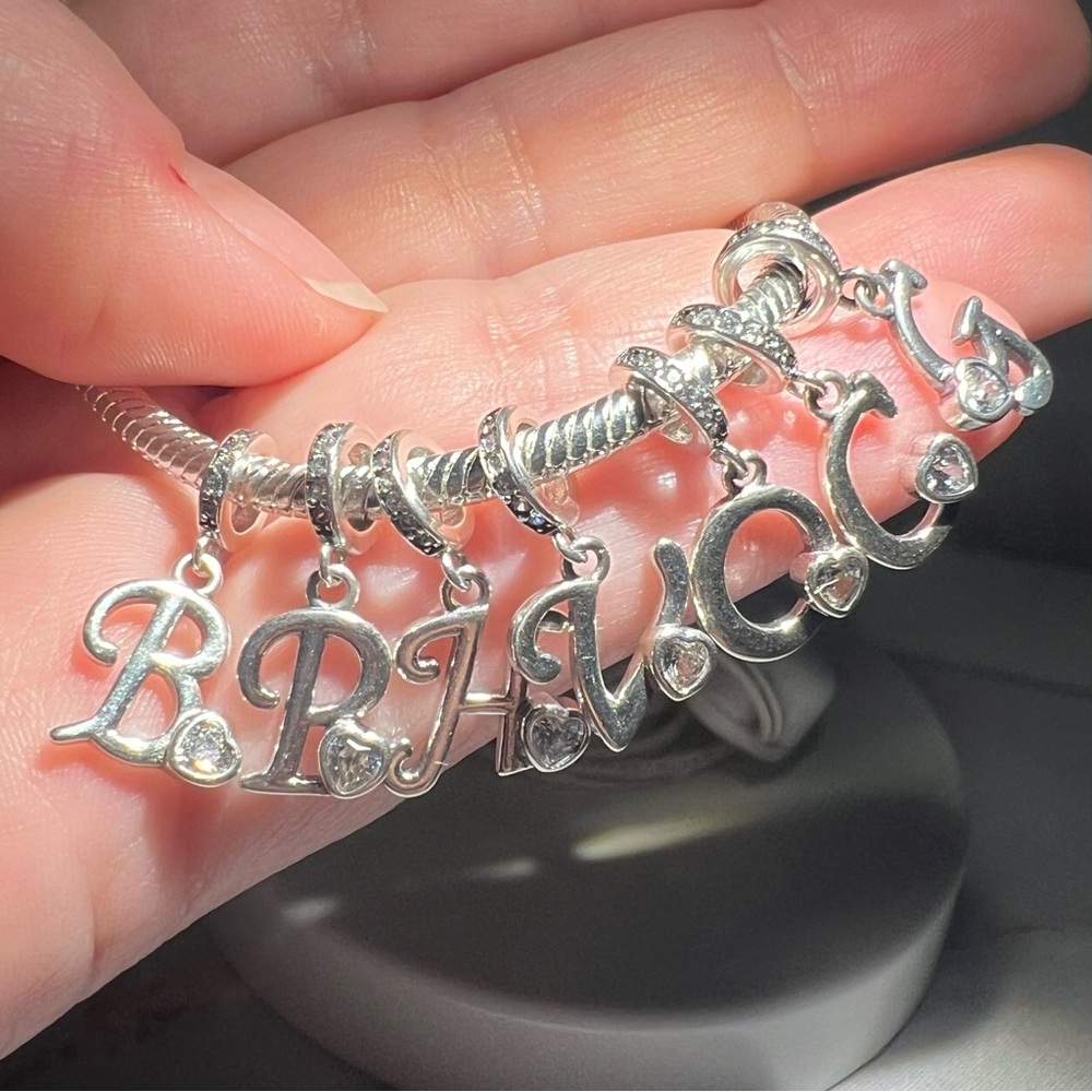 Letter V Charm - Picture 5 of 9